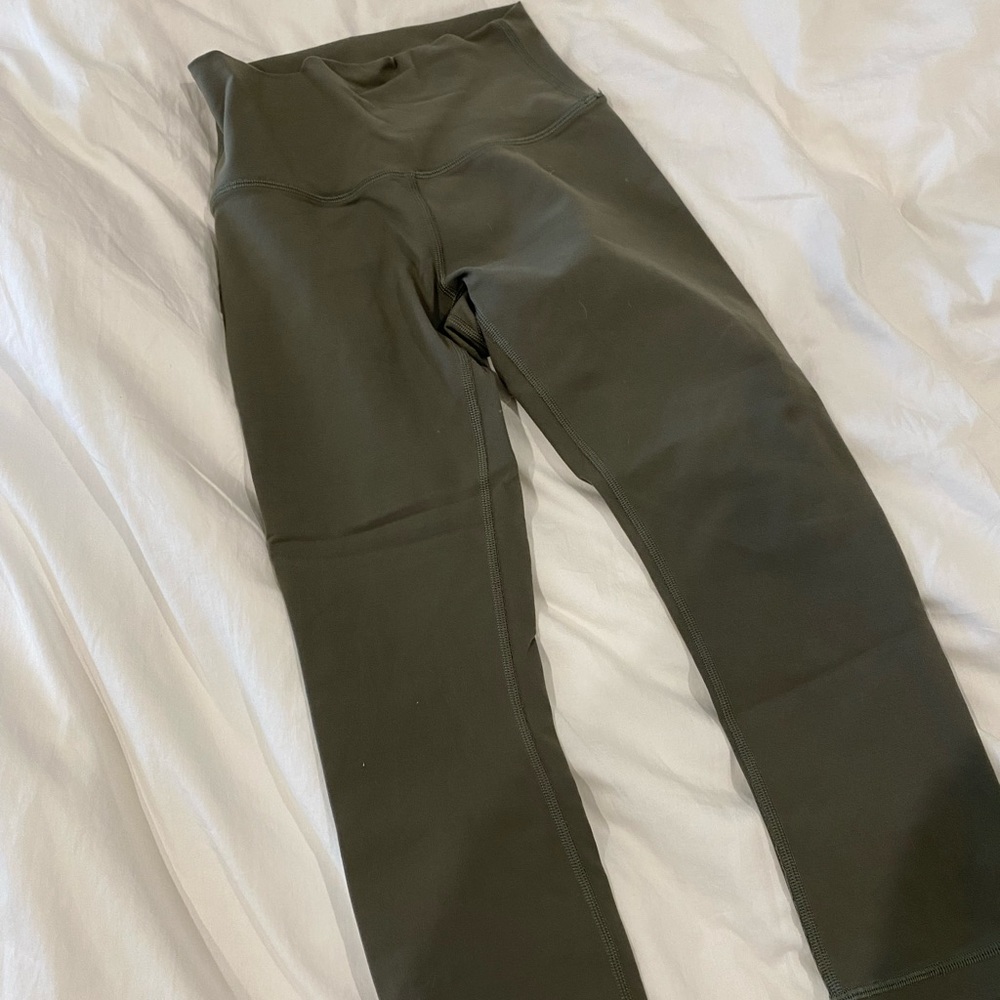 Lululemon women’s leggings size 4